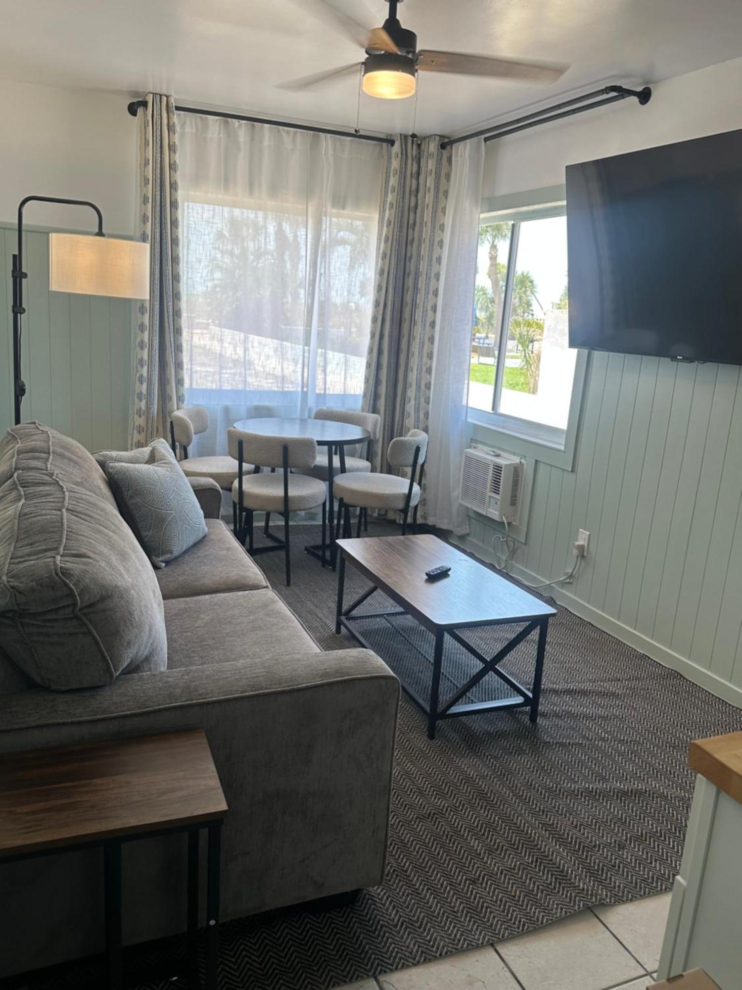 Arvilla Resort St. Pete Beach Extérieur photo